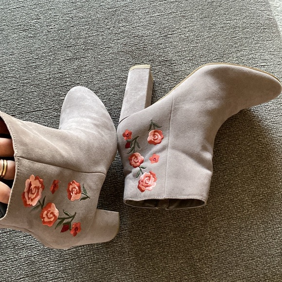 Report Macy’s Suede Embroidered Bootie FP Zara H&M Nine West 10 NWOT - Picture 4 of 14